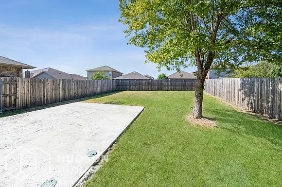 1401 Silver Maple Ln — Photo 22