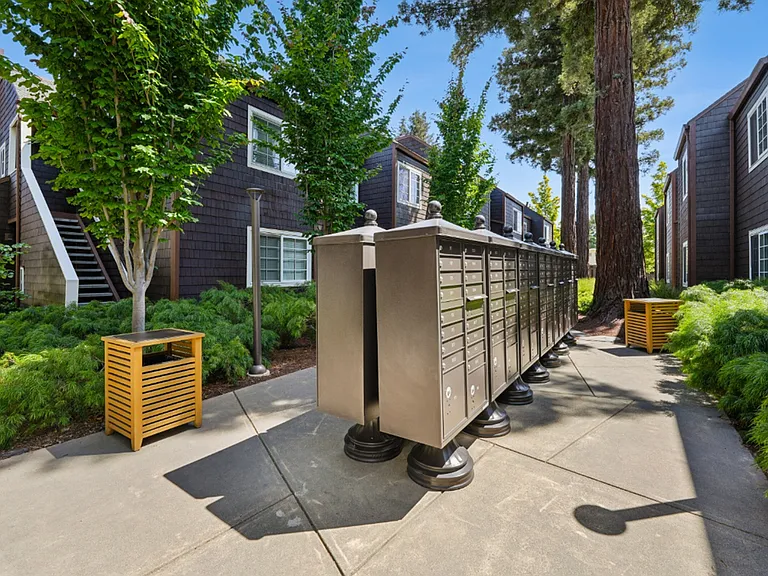Grove Apartments — Photo 24