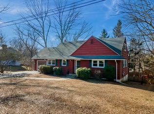 19 Van Tassel Dr, Gales Ferry, CT 06335