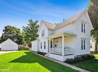 11 Pomeroy Ave, Crystal Lake, IL 60014