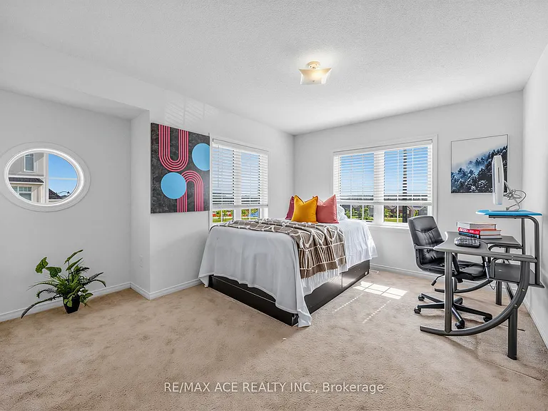 35 Turnerbury Ave — Photo 13