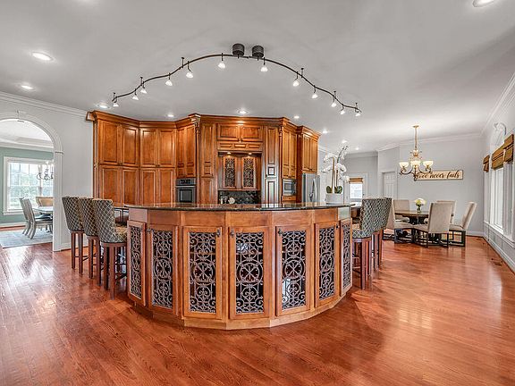 4th image of 206 Golf Club Dr