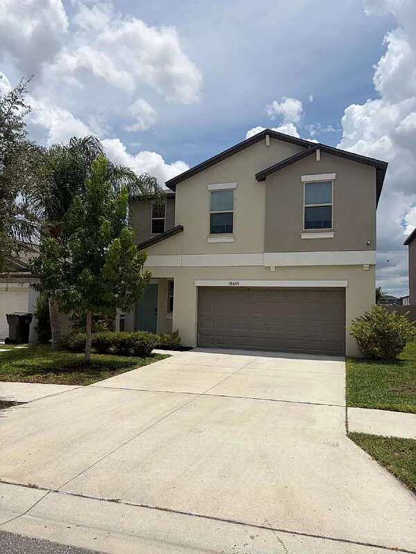 4 bed, 2.5 bath, 1914 sqft, $2,395 — Photo 2
