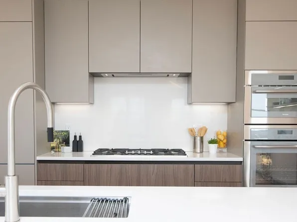 726 E 8th St #Penthouse 3, Boston, MA 02127