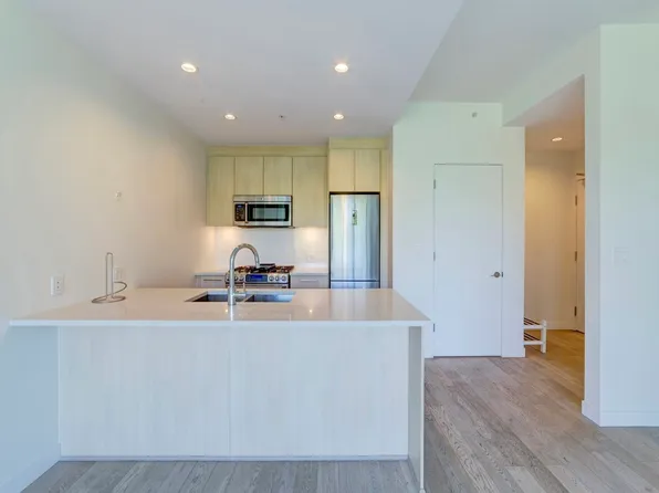 9060 University Cres #1XX, Burnaby, BC V5A 0E1