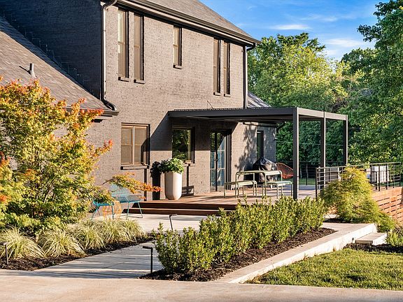26th image of 2031 Maple Ln