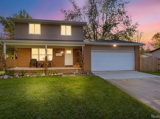 5423 Meadowcrest Dr, Flint, MI 48532