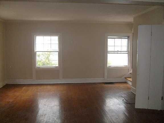 4th image of 2317 E Olive St