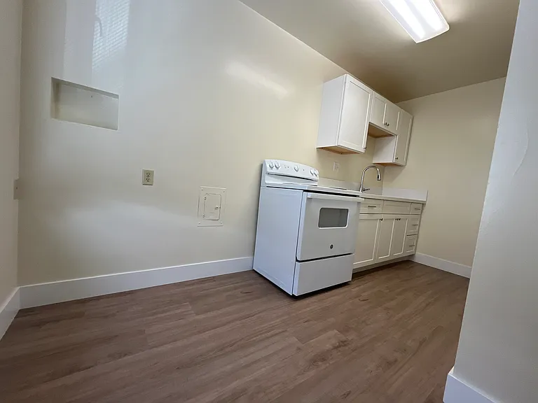 Judith Manor - 1522 N — Photo 18
