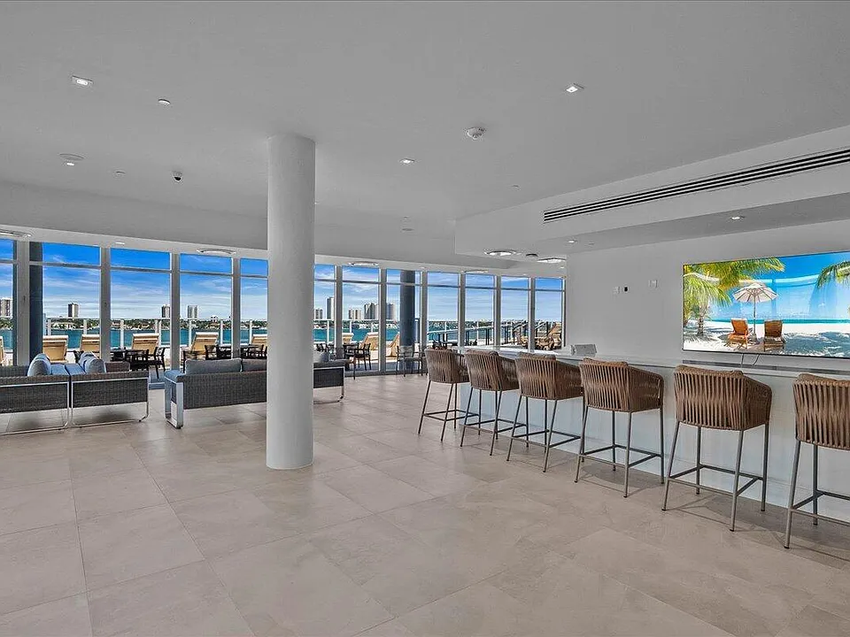 220 Lake Shore Dr #710