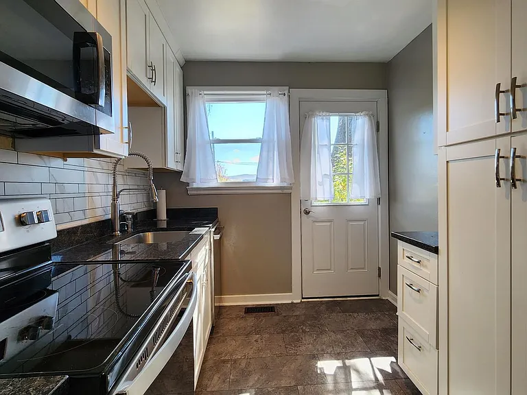 60 Elm Bend Rd — Photo 4