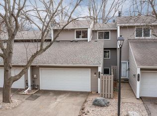 9104 Neill Lake Rd, Eden Prairie, MN 55347