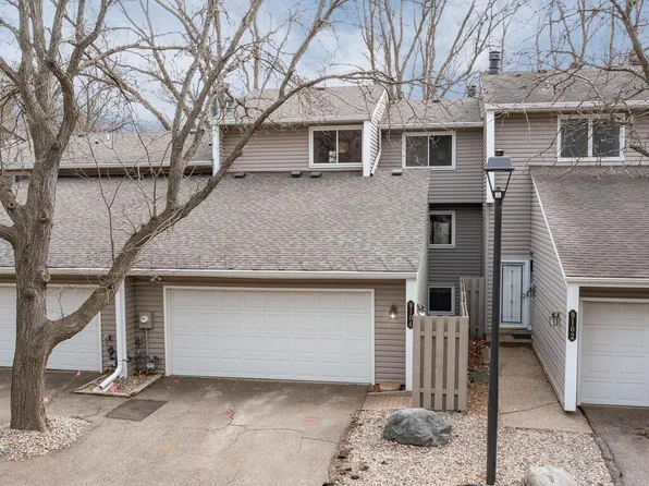 9104 Neill Lake Rd, Eden Prairie, MN 55347
