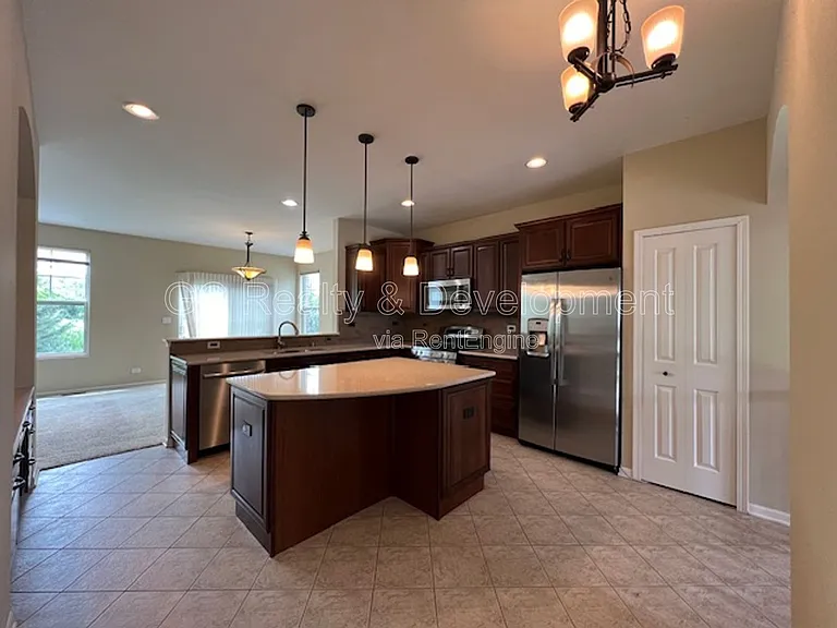 498 Grosvenor Ln — Photo 8