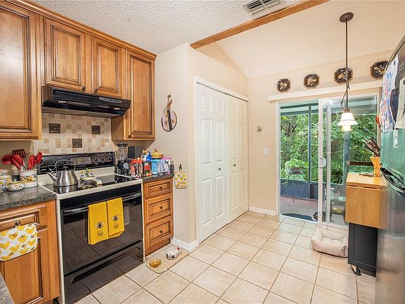 3rd image of 5802 Red Cedar Ln