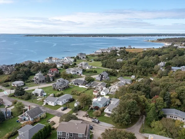 11 Oliver St, Mattapoisett, MA 02739