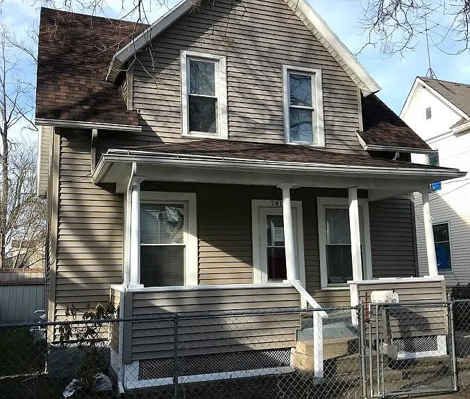 741 Jackson St NW — Photo 1