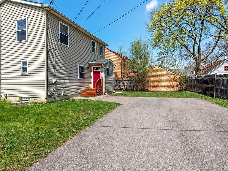 3260 Sashabaw Rd — Photo 4