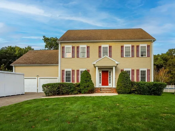 7 Paddock Dr, Plainville, MA 02762