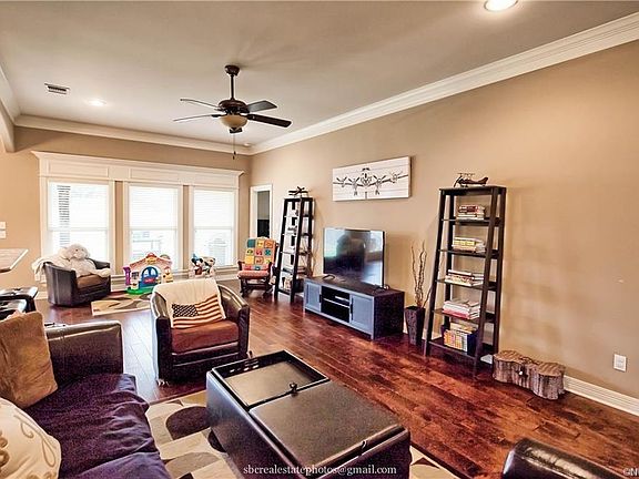3rd image of 423 Jordan Dr