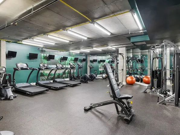 9 Lexington Avenue image 8 of 11