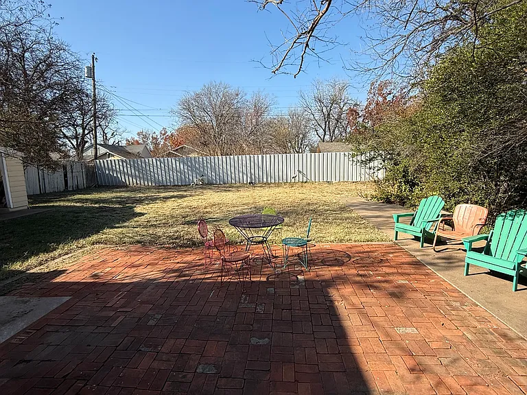 856 Highland Ave — Photo 10