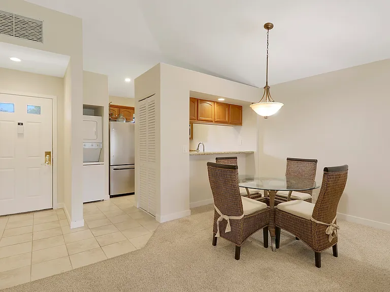 706 Club Dr — Photo 3
