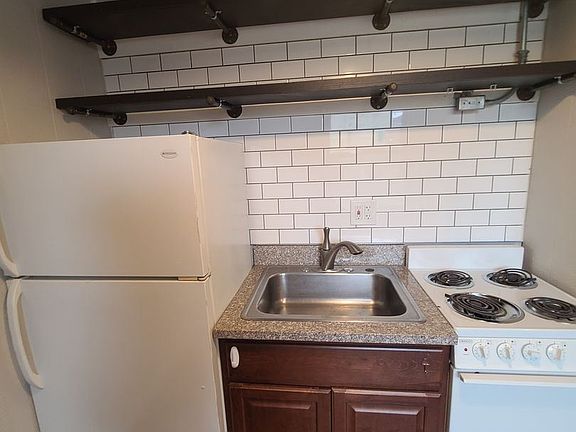 2nd image of 321 Melwood Ave #405