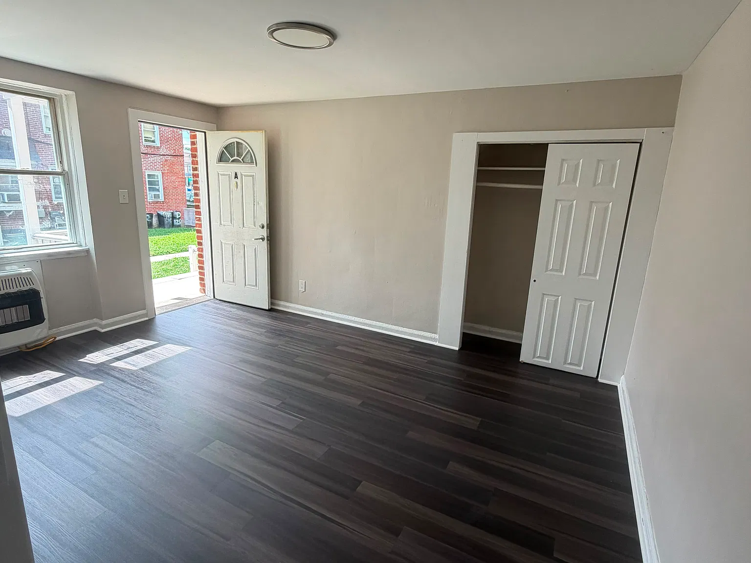 Ridley Town Manor — Photo 4