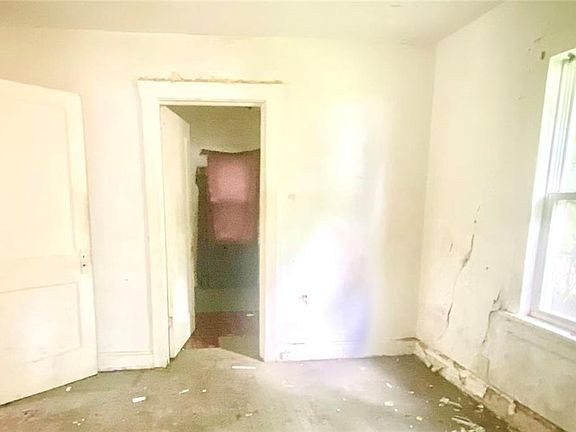 4th image of 3015 E 60th St