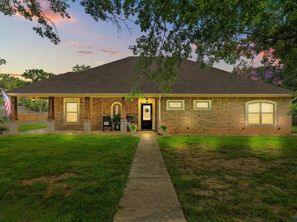 135 Harris Cv, Longview, TX 75605