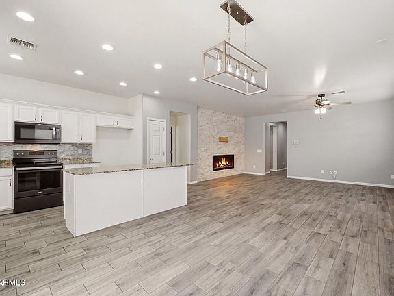 3rd image of 3347 E ROLAND Street E