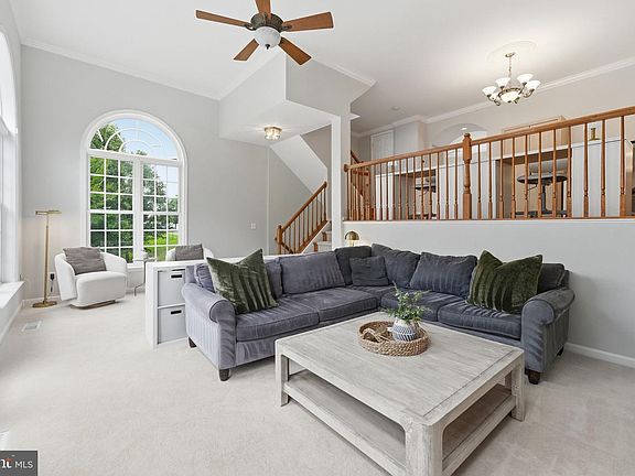 4th image of 18430 Montview Sq