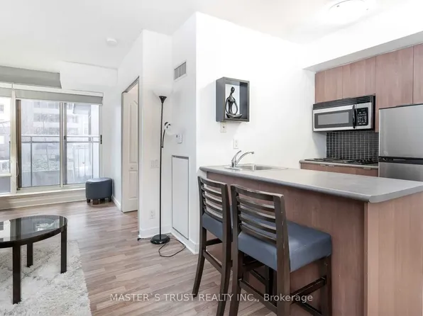 8 Colborne St #705, Toronto, ON M5E 1E1