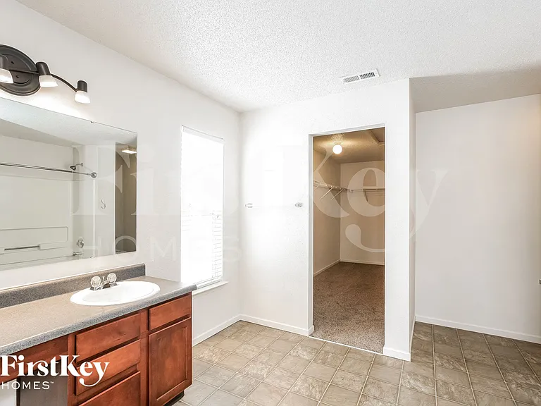 10019 Olympic Cir — Photo 9