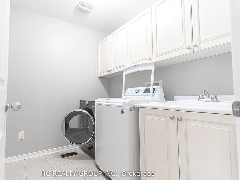 215 Armstrong Cres — Photo 11