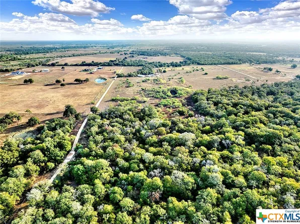 461 Windmill Crk, Kingsbury, TX 78638