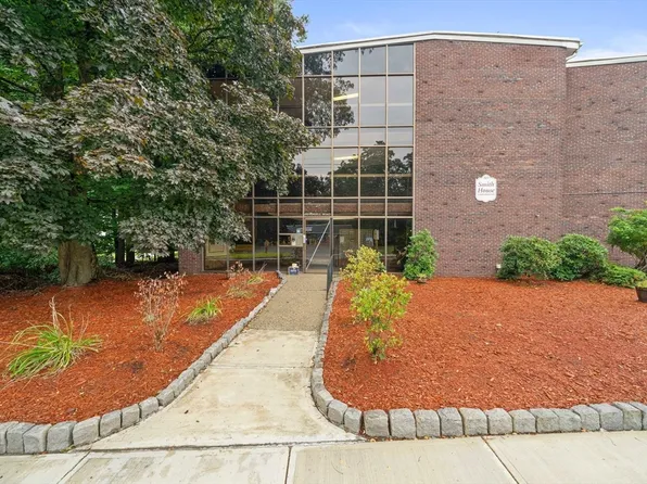 915 Edgell Rd APT 77, Framingham, MA 01701