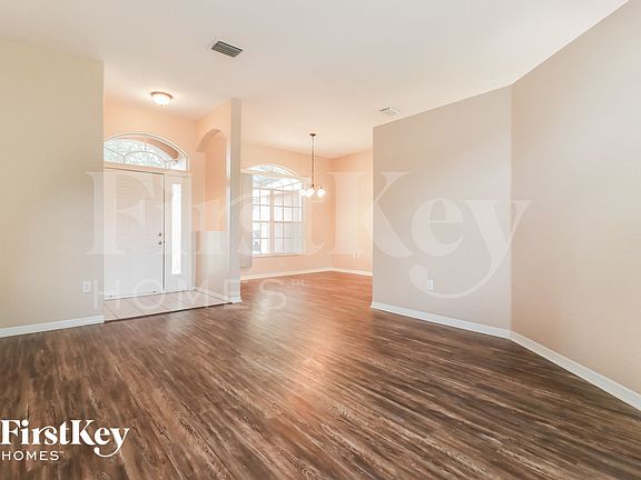 3rd image of 318 Country Vineyard Dr