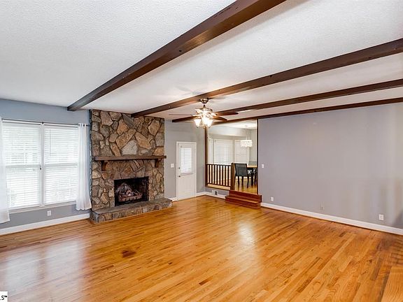 3rd image of 38 Dewridge Ct
