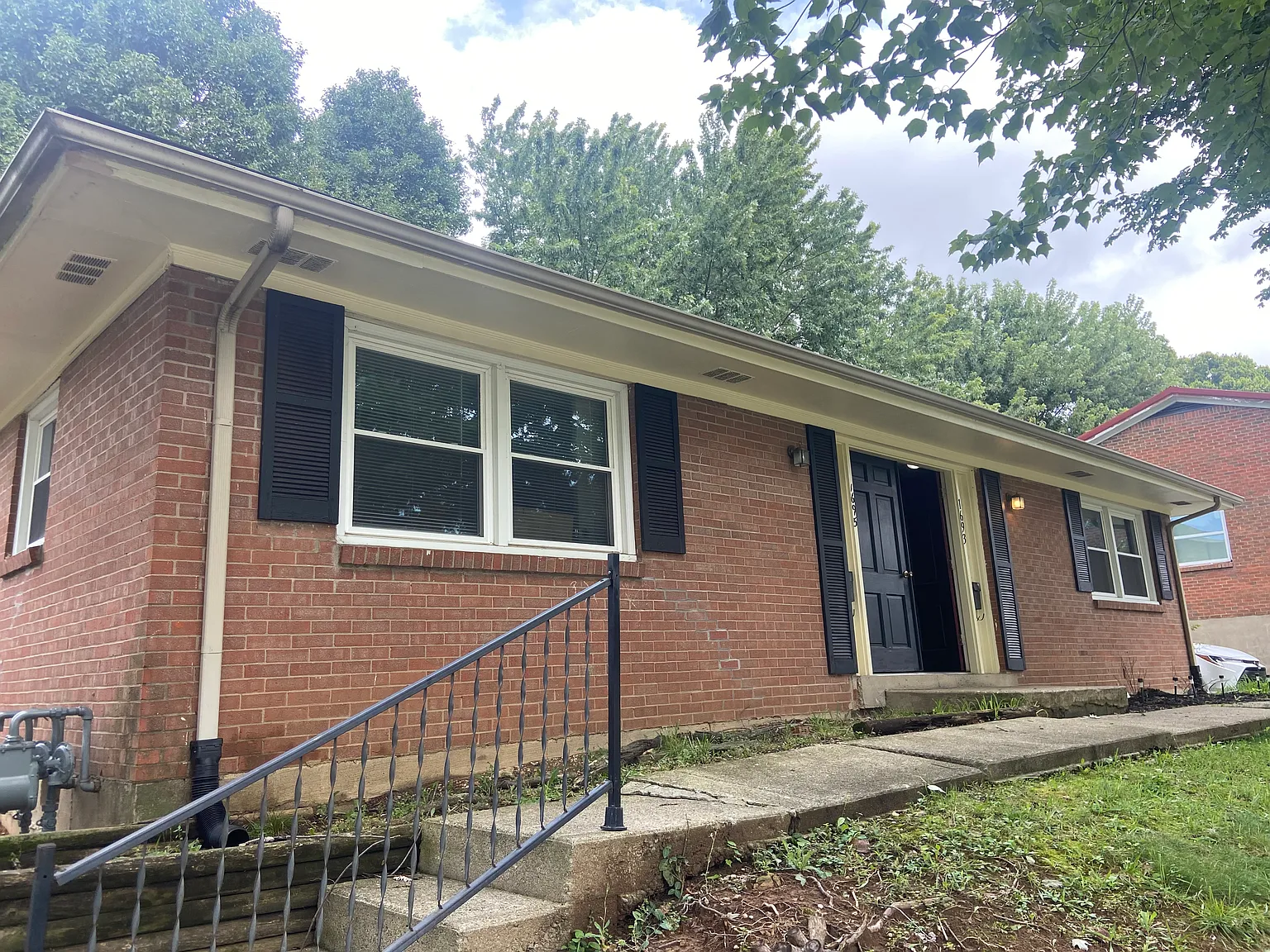2 bed, 836 sqft, $1,350 — Photo 1