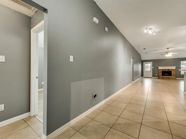 4403 New Meadow Dr — Photo 6