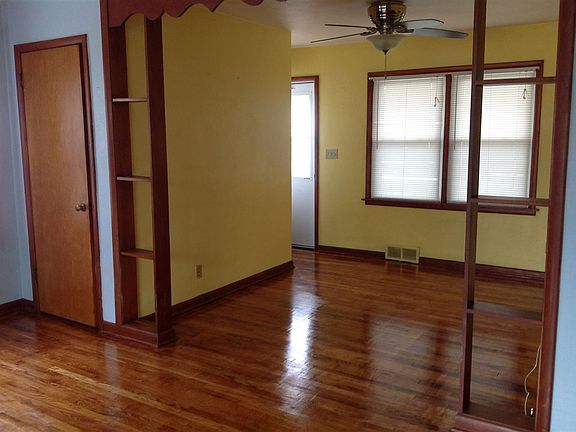 3rd image of 610 Miriam Ave