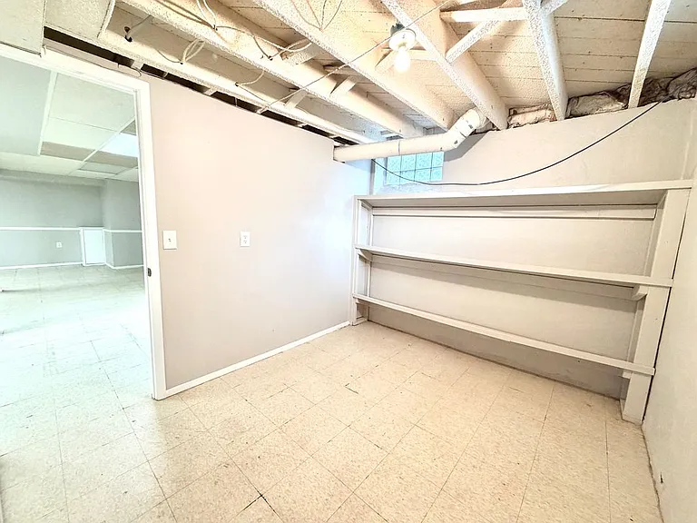 18235 Tracey St — Photo 42