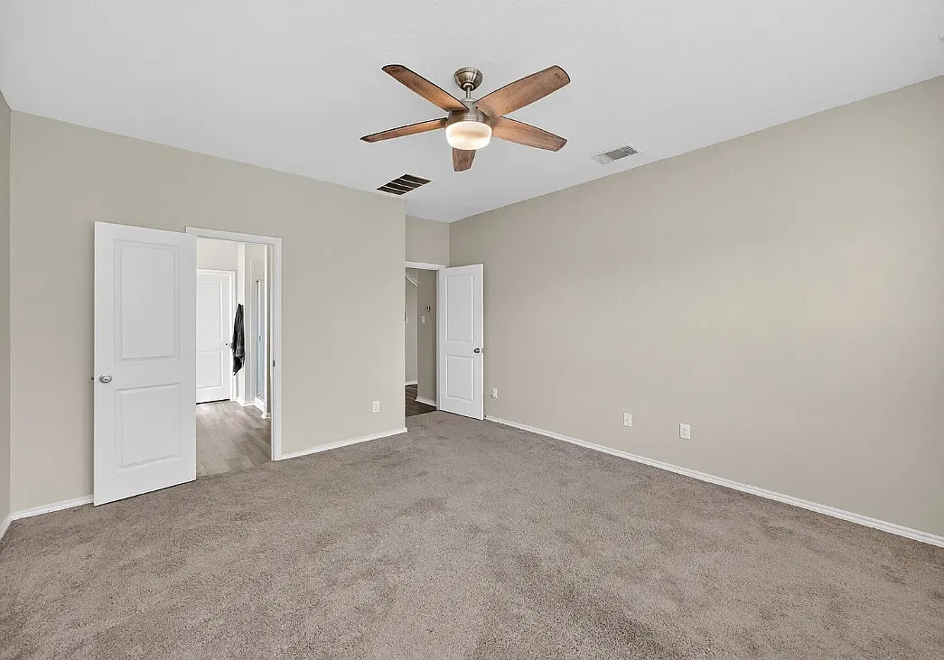 6 bed, 2840 sqft, $2,800 — Photo 3