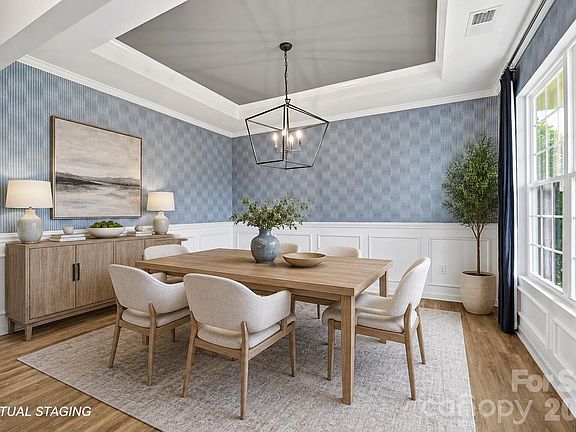 3rd image of 1002 Heritage Pointe