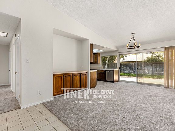 5th image of 2868 Londonderry Dr