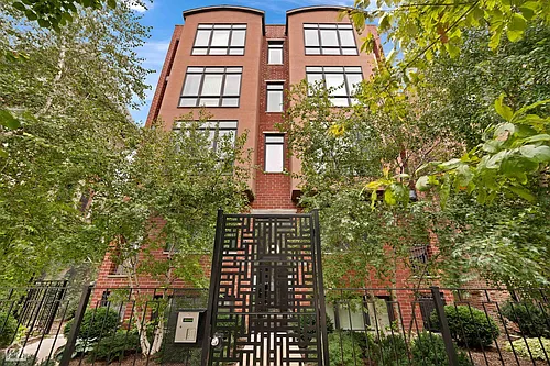 4417 S Indiana Ave #3S Photo 1
