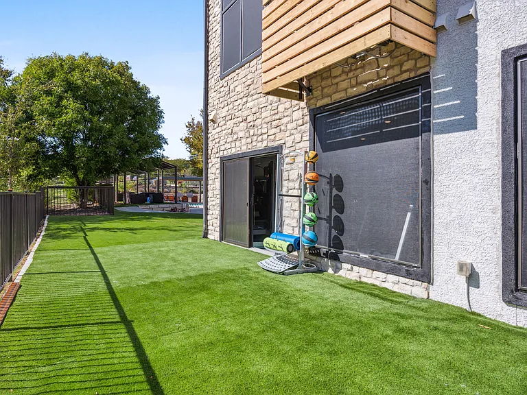 Radius on Grove — Photo 32
