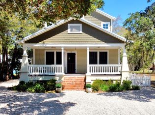 15 8th St, Apalachicola, FL 32320